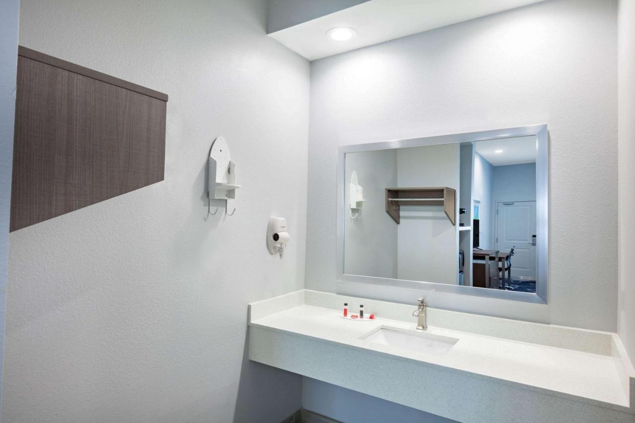 Baymont By Wyndham Houston Hobby Airport Ξενοδοχείο Εξωτερικό φωτογραφία